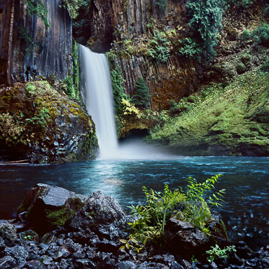 Toketee-Falls-along-the-Umpqua-River,-OR.jpg